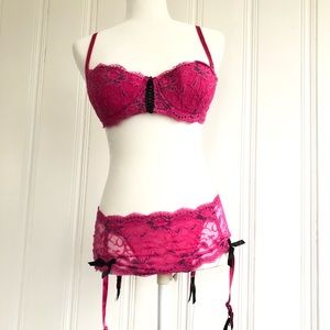 Pink/black lace lingerie set